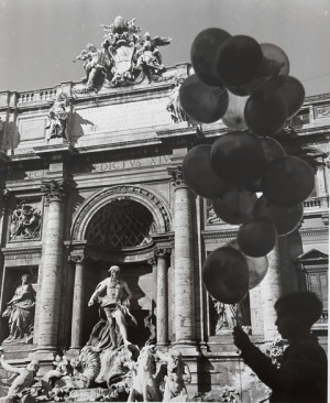 Luftballons vor der Fontana di Trevi